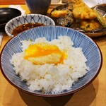 天ぷらめし 金子半之助  - 半熟玉子をオンザライス