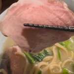 いかれたヌードル フィッシュトンズ - LYB豚レア