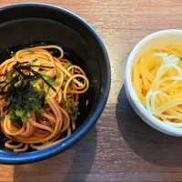 リラッサ - お代わりした桜そばとホタルイカと菜の花のペペロンチーノ