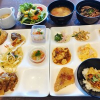リラッサ - 右下の鰻の柳川風ご飯も美味しかった