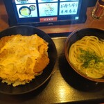 あずみうどん - カツ丼とミニうどんのセット。