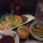 Izakaya Naniwa - つぶ貝のさしみにサービス一杯