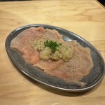 鶏ん家 - むね肉のねぎ塩焼き