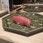 294413180 - 本鮪中トロのにぎり