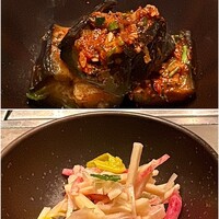 焼肉うしごろ 横浜店 - 上：茄子のキムチ
                    下：ナムル（紅芯大根・人参・葱・蕨）