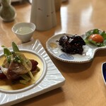 うなぎ亭 友栄 - 花かつおの重ね盛り、捌きたてのきも