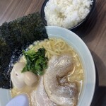 横浜家系ラーメン 魂心家 金沢店 - 