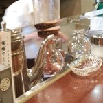 Komeka - サイフォンで一杯ずつ丁寧に抽出されるコーヒー。