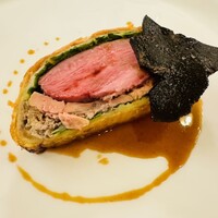 Le Grand Arbre - 鴨、パイ生地でサクッと食感、存在感のあるトリュフで香り高い