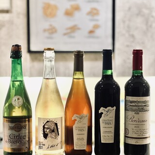 豊富なワインはフランス産を中心にご用意。料理に合う一杯を