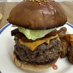 サニーズハンバーガースタンド - 自家製ベーコンチーズバーガーにパティ追加