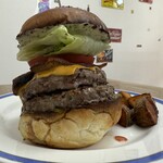 サニーズハンバーガースタンド - 自家製ベーコンチーズバーガーにパティ追加