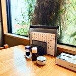 やぶ善 - 玄関入ってすぐ左の窓際席がお気に入り。