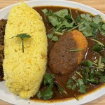 スパイスカレー SPICE 32 - あいがけ400g パクチー＆コーンコロッケ