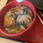 魚琴 - 熱い出汁を注いで