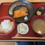 魚琴 - 「銀鮭の塩焼定食」一式