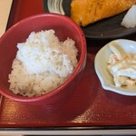 魚琴 - ご飯・マカロニサラダ