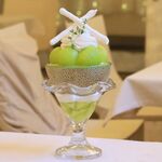 フルーツパーラー・アース - まるごとメロンパフェ(4月中旬〜６月末)