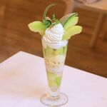 フルーツパーラー・アース - メロンショートパフェ(4月下旬〜6月末)