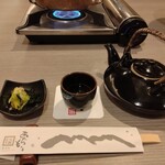 黒豚料理 あぢもり - 雰囲気バツグンの黒じょかで呑む焼酎のぬる燗