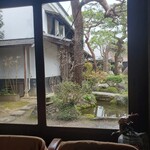 朱の門 - 席からの景観