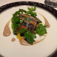 レストラン リューズ - 八色椎茸(新潟県南魚沼市産)のタルト仕立て ラルドの薄いベールで覆って