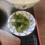 炭焼きびすとろ 肉たらし - お新香