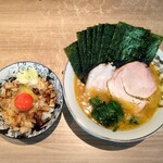 ラーメン 野良裏家 - 野良裏家特選B 1,300円+半たまごかけ肉ごはん300円