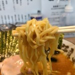 ラーメン 野良裏家 - 麺リフト