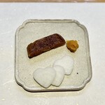 美味いもん屋 わ多なべ - 大根がハートなの可愛いい！！
      香ばしくて塩気強すぎず私の好きなタイプ！ねっちり！
      右手のトロトロ生のも食体験になって非常に良き。