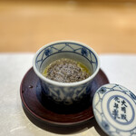 美味いもん屋 わ多なべ - トリュフの香りブワアアアアア！！！
      玉子トロトロ最高うめえ！！
      茶碗蒸しまで本気かよwやばくない？