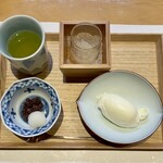 美味いもん屋 わ多なべ - スイーツも良き。果物くれたり色々あって。