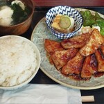 ポポット - ポークソテー。量もあるよ