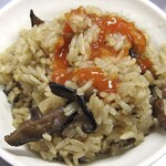 吳記螃蟹羹 - 油飯（辛味ソースをかけて）