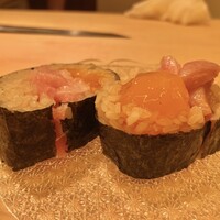鮨よしかわ 恵比寿 - 大トロの卵黄巻き