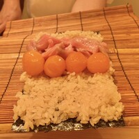 鮨よしかわ 恵比寿 - 大トロの卵黄巻き