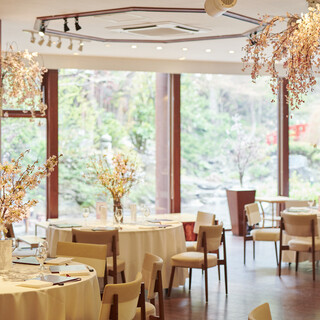 昼のテーブル席