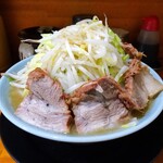 ラーメン 盛太郎 - チャーシュー麺1,100円（野菜マシマシ、薄味）