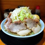 ラーメン 盛太郎 - チャーシュー麺1,100円（野菜マシマシ、薄味）