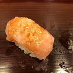 鮨の松由 - 甘エビをタタキにすると甘みが増して口あたりも良くなる