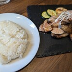 カフェ&バール 1363 - 豚ロースの炭火ロースト（1100円）