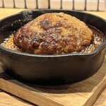 肉と酒 はじめ - ✅200g鉄板焼ハンバーグ¥1.300！
　※ダブル400gは¥1.800
　※ランチはご飯、牛骨スープ、キャベツ千切り
　　明太子、漬物が食べ放題♪
　※現金払いのみ