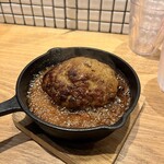 肉と酒 はじめ - ✅200g鉄板焼ハンバーグ¥1.300！
　※ダブル400gは¥1.800
　※ランチはご飯、牛骨スープ、キャベツ千切り
　　明太子、漬物が食べ放題♪
　※現金払いのみ