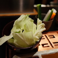 六波羅 - キャベツ（お替り自由）と野菜スティック