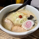 らーめん山頭火 - しおらーめん@1,200円  観光地でしか食べたことないかも。そのためかいつもコスパが悪い印象。ココも同じく。麺とスープはカップ麺のそれに匹敵。チャーシューは美味いが味が濃いめ
