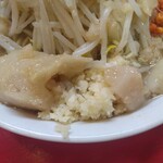 ラーメン 鷹の目 - ラーメン小豚無し麺300ｇ880円、背脂とニンニク(2025.3.23)