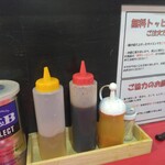 ラーメン 鷹の目 - 卓上の調味料(2025.3.23)