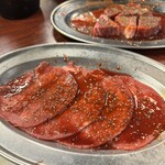 焼肉 一力 - タン　赤ワインに浸ってます♪