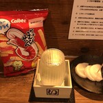 麹町いづみや しろ - 蓬莱 THE FIRST TAKE 無加しぼり 純米大吟醸無ろ過生原酒、カルビーかっばえびせん