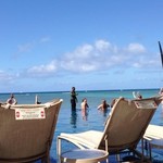 Sheraton Waikiki - 海につながっているように見えるインフィニティ・エッジ・プール